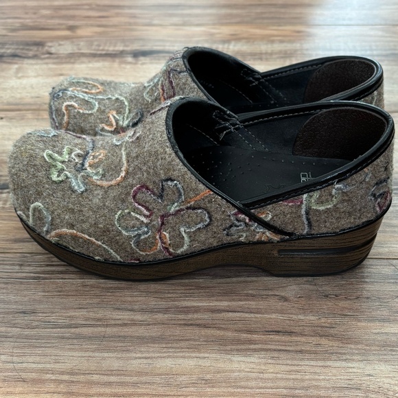 Dansko Felt Stitched Floral Embroidered Heeled Clog Slip On Size 37 - Picture 5 of 6